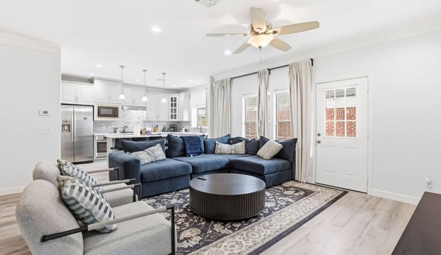 SW Houston 3BR | Sleeps 10, Yard + 2-Car Garage