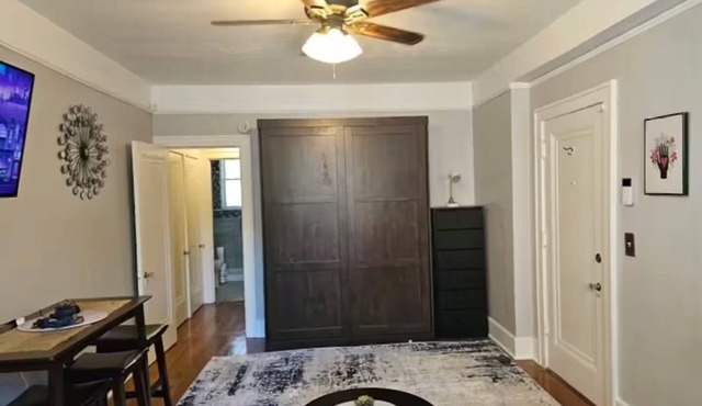 Tastefully furnished studio condo. Centrally located in historic Fisher Park.