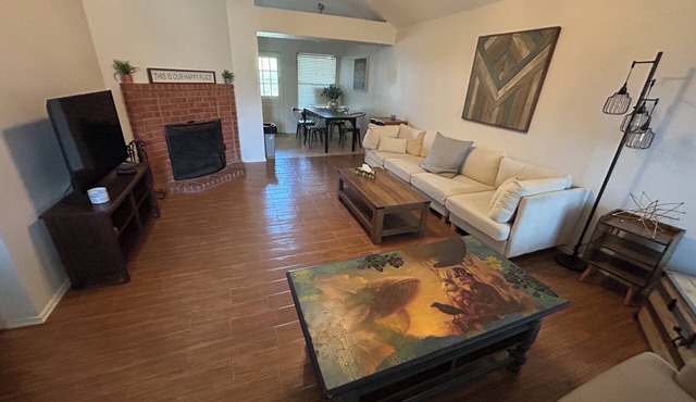 Texas Charm Hideaway 3 bedrooms-4 beds