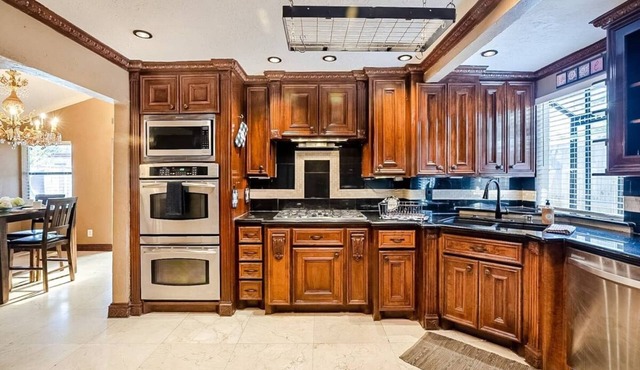 TEXAS SIZE | Pool +Hot tub | Bar | 8 br&4ba