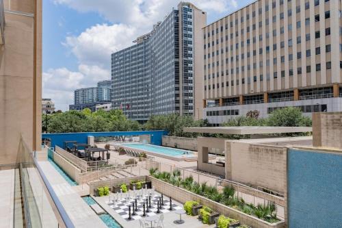 The Dallas View, King Suite with Resort Amenities