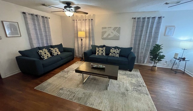 The Heights Retreat - Casa Azul at Cottage Grove