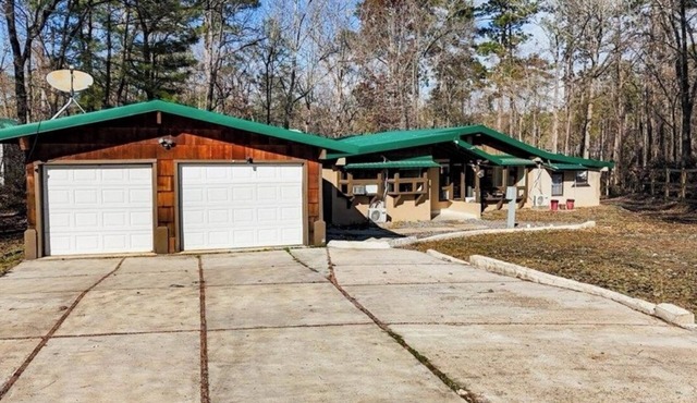 The lovely 3-bedroom lake house in Brookeland is near all amenities.