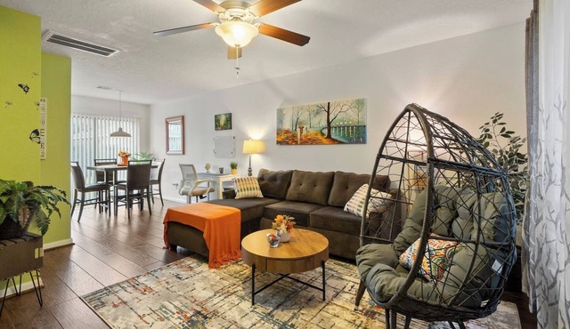The Oaks at Burnell – Private Houston Home