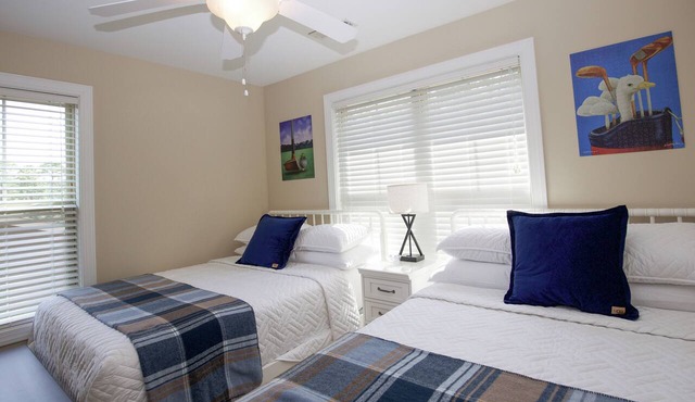 The Pines Retreat at Cypress Creek - 3 bedroom townhome with Community Pool
