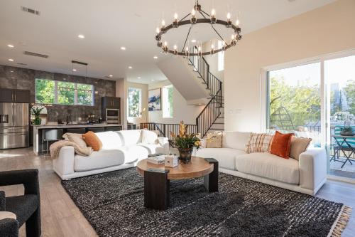 The Pinnacle Luxury, Sleeps 10, Garage-Rooftop, Downtown Houston