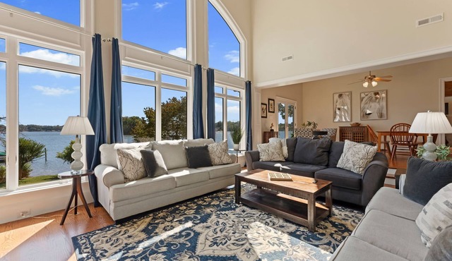 The Retreat at Morgan Bluff |Pool & Hot Tub| 8 bedrooms | Sleeps 20