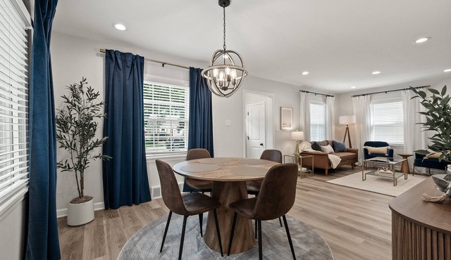 The Royal Hideaway - Your Stylish Retreat in Royal Oak!