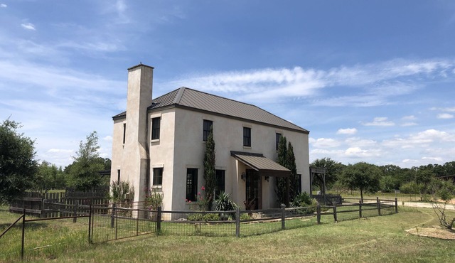 The Villa at Spotted Sheep Farms - 8 Acres, 3 miles to downtown, close to wine!