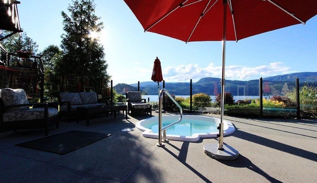 This exceptionally designed lodge offers comfort and luxurious living.