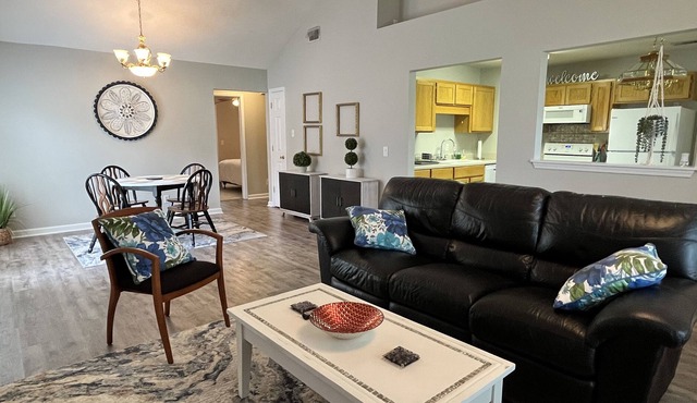 This house is a 3 bedroom(s), 2 bathrooms, located in Richmond Hill, GA.