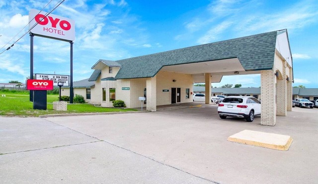 Three Rivers TX|2 King Bed
