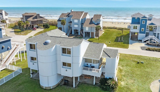 Too Much Fun - Retro Chic, Cool Lux Beach Retreat