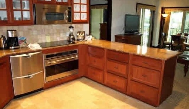 Top Floor corner unit in main building !