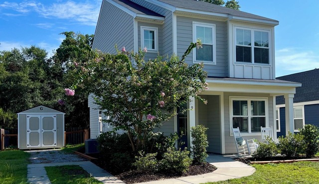 Tranquil 3-bedroom 2.5 bathroom open-concept house in charming Port Royal