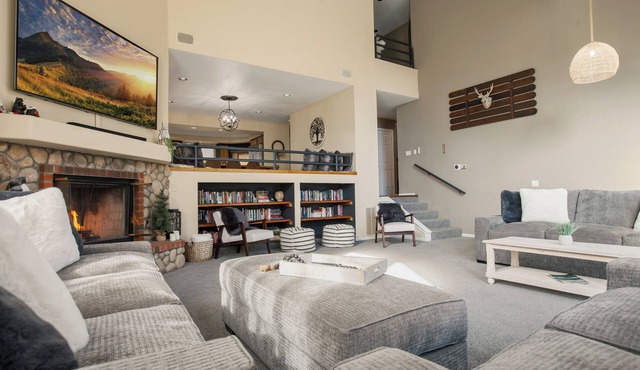 Tranquil Home in Running Springs, CA, 5 Beds, Hot Tub, Game Room
