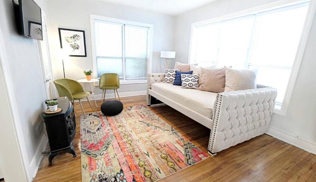 Trendy Flat, Lower-Greenville Ave Area
