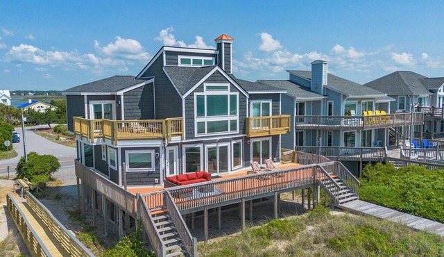 TurtleTrax on Topsail Beach : Stunning oceanfront retreat!