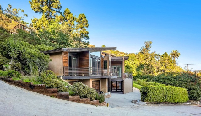 Uber Chic Hollywood Hills Guesthouse