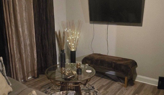 ​Ultimate Convenience: Spacious 1BR in the Heart of Cumberland