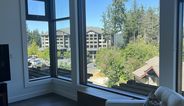 Unique 13ft ceiling condo/golf club/fitness facilities/outdoor pool/hiking 👍