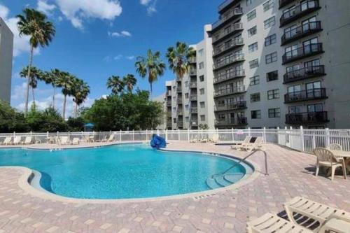 Universal-Disney Dream 1211 Studio - The Enclave