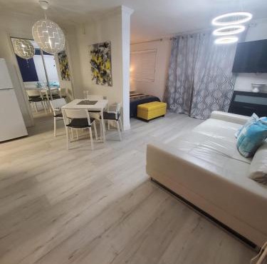 Universal-Disney Dream 3413 Studio - The Enclave