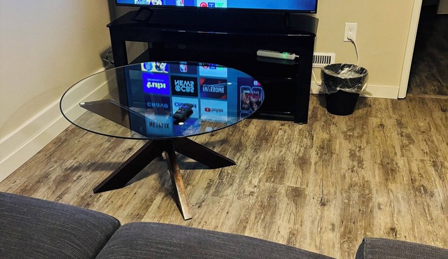 Upper Floor Private 1-Bedroom Suite with Parking