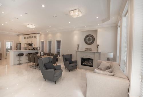 Upscale 4BR Vancouver