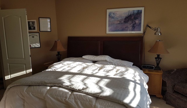 Upscale Family Oriented Home in SE Calgary - Lake Chaparral. Pet friendly