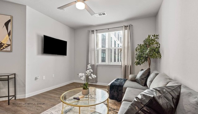 Uptown Houston Luxury King Suite