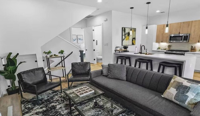 Urban Elite 3BR Suite l W/30 Days Deal! 15 mins from nearby stadium