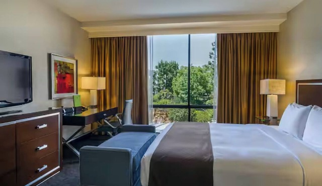 Urban Getaway Near Little Tokyo Shops, Dining & Cultural Landmarks in DTLA