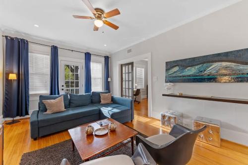 Vibrant and Cozy 2BR near Uptown with Balcony