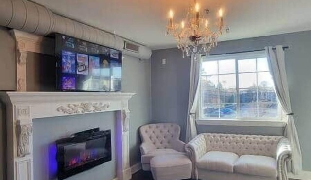 *Victoriana* - Entire upper King suite @MicroLux