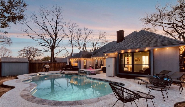 Villa D’Oro, Saltwater Pool, Arcade, Golf, Game Room & Walking Trail