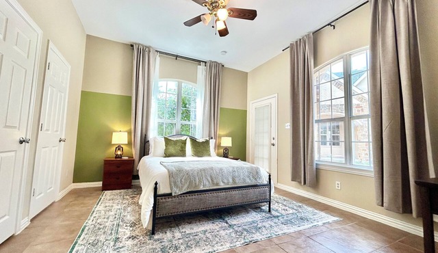 Villa Mia: Charming, Luxury Mini Villa Near Downtown, DFW, Cedar Ridge