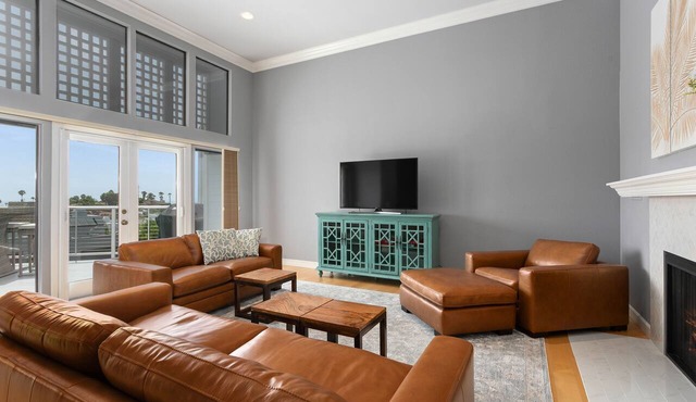 Vista Pacific- Del Mar Rental with Ocean Views, Pool, A/C & Walkable Dining
