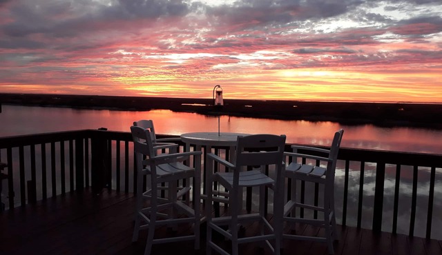 Wake up on the Water! MATAGORDA, TX -Weekday discounts!