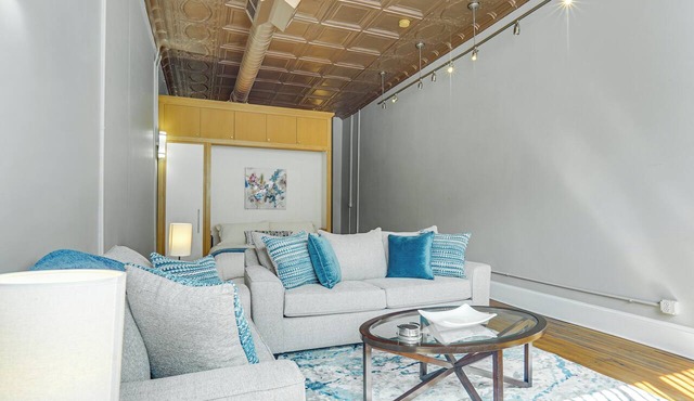 Walk Downtown | Rooftop Patio + 2 King Beds