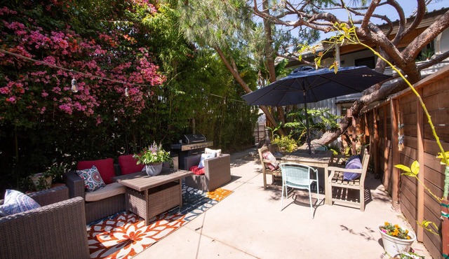 Walk to Downtown Culver City: Garden Oasis & Patio