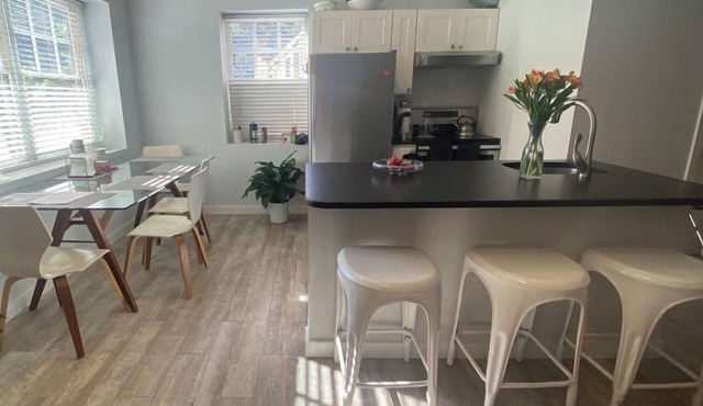 Walk to Downtown, Historic Montford Studio, Free Parking, excellent reviews!