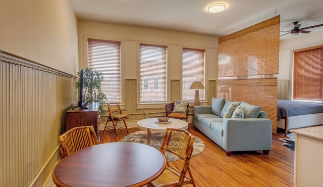 Walk to Shops & Restaurants! Dtwn Florence Unit