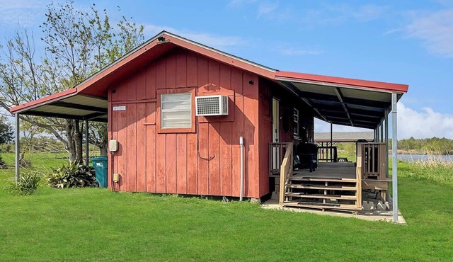Waterfront | Fast WiFi | 35 Miles to Cameron LNG | Perfect for Plant Workers|Peaceful Bayou Cabin