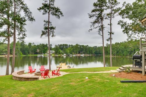 Waterfront Lakehouse w/Private Dock & Fire Pit!