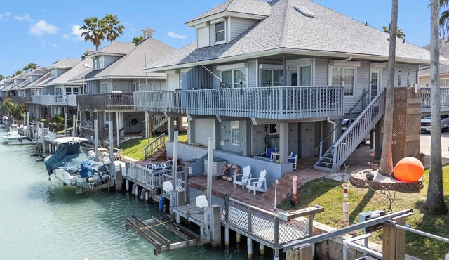 Welcome to Cocktails & Dreams! A Serene Waterfront Retreat w/Direct Bay Access