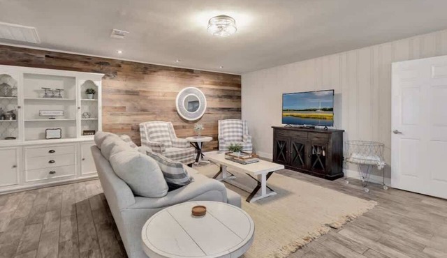 Whispering Oaks | Private Retreat Near Mercer St