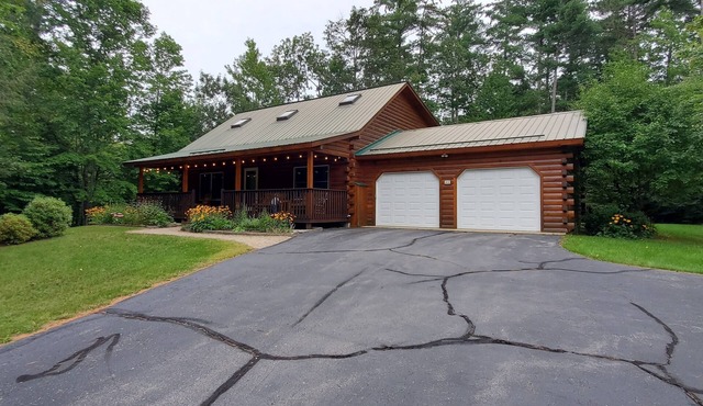 White Mountain Log Cabin Getaway Hike~Dine~Ski~Shop