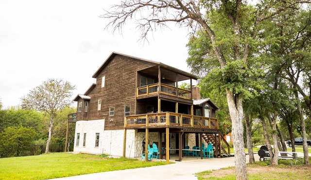 Windmill Springs In Gruene With River frontage! Walking distance to Gruene Hall!