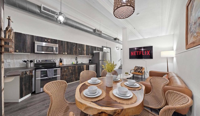 Woolworth Loft -Downtown Apt Sleeps 8 Near Gaslamp